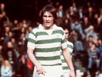 Militó ocho temporadas en el Celtic, en los que conquistó 4 Ligas y 4 Copas antes de empezar su legendaria aventura en el Liverpool.