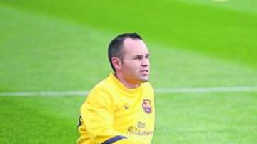 Iniesta, con una contusión, será baja ante el Milan