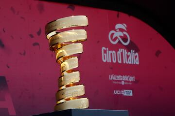 Trofeo Senza Fine, el premio que se llevará el campeón del Giro de Italia. 