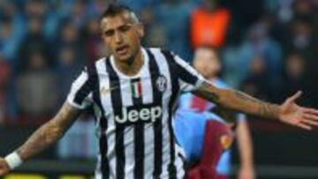Arturo Vidal celebra un tanto con la Juventus en la Europa League.