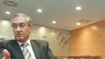 <b>A VISTA DE MANZANO.</b> Manzano confía en la remontada rojiblanca.