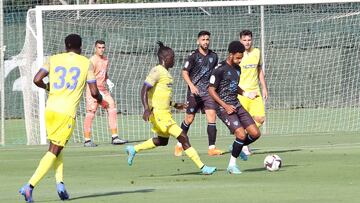 Momento del partido entre el Málaga y el Cádiz.
