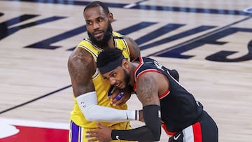 Carmelo Anthony y LeBron James, durante el quinto partido de la primera ronda de los playoffs 2020, que ha enfrentado a Los Angeles Lakers y a Portland Trail Blazers