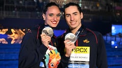 Silver medallists Spain's Dennis Gonzalez Boneu and Mireia Hernandez Luna pose after the medal ceremony at the end of the final of the mixed duet free artistic swimming event during the 2024 World Aquatics Championships at Aspire Dome in Doha on February 10, 2024. (Photo by Oli SCARFF / AFP)