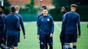 Poveda es hijo de padres colombiano, y a pesar de jugar con las selecciones juveniles de Inglaterra, ha manifestado que su sueño es vestir la camiseta de la Selección Colombia. 