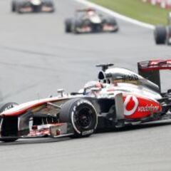 McLaren cumple 50 años con una media sonrisa