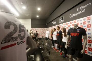 Colo Colo lanza camiseta conmemorativa