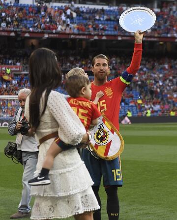 Homenaje de la RFEF a Sergio Ramos por sus 122 victorias con España. 