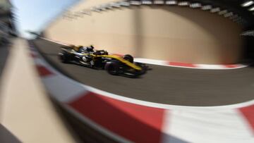 XAH18. Abu Dhabi (United Arab Emirates), 24/11/2018.- Spanish Formula One driver Carlos Sainz of Renault during the third practice session of Abu Dhabi Formula 1 Grand Prix 2018 at Yas Marina Circuit in Abu Dhabi, United Arab Emirates on 24 November 2018. The Formula One Grand Prix of Abu Dhabi will take place on 25 November 2018 (Fórmula Uno, Emiratos Árabes Unidos) EFE/EPA/ALI HAIDER