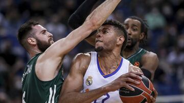 ATHENS, GREECE - MARCH 31: Georgios Papagiannis, #6 of Panathinaikos Opap Athens competes with Walter Tavares, #22 of Real Madrid during the Turkish Airlines EuroLeague Regular Season Round 33 match between Panathinaikos OPAP Athens and Real Madrid at OAKA on March 31, 2022 in Athens, Greece. (Photo by Panagiotis Moschandreou/Euroleague Basketball via Getty Images)