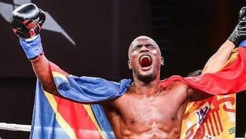 Nayanesh Ayman festeja una de las victorias en el Kunlun Fight en China.