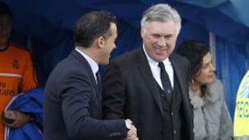 Ancelotti saluda a Luis Garcia.