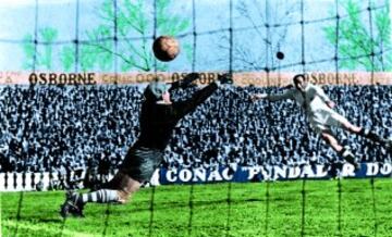 El Valencia fue el equipo al que m¨¢s goles le marc¨® en toda su carrera. Un total de 10 goles le endos¨® al equipo ch¨¦ en 23 partidos. Su principal actuaci¨®n fue en un partido 1951-52. Ara¨²jo le hizo cuatro goles en poco m¨¢s de una hora al Valencia y despu¨¦s fue sustituido. El partido acab¨® con 6-1 a favor de los sevillistas.