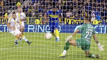 El golazo de Fabra que se llevó los aplausos de Riquelme