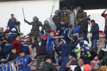 El 16 de julio de este año, el duelo entre Universidad de Chile y Rangers tuvo que ser suspendido por graves incidentes en las tribunas. 