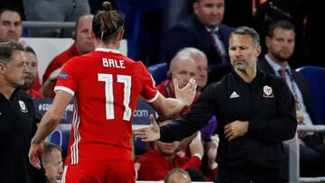 Soccer Football - UEFA Nations League - League B - Group 4 - Wales v Republic of Ireland - Cardiff City Stadium, Cardiff, Britain - September 6, 2018 Wales' Gareth Bale shakes hands with manager Ryan Giggs after being substituted Action Images via