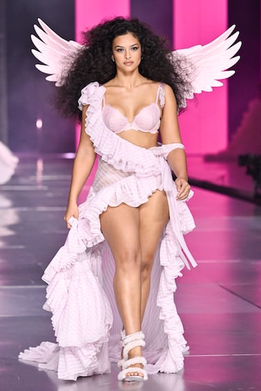 Devyn Garcia durante el desfile de Victoria's Secret Fashion Show en Brooklyn.