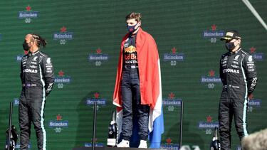 Verstappen hace sudar a Hamilton