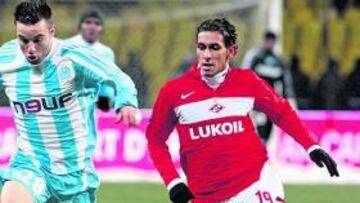 <b>LE DAN SALIDA POR LOS CUPOS</b>. Este joven argentino del Spartak (a la derecha en la imagen) ha participado en casi todos los encuentros de su equipo. No es un jugador que haya salido de una larga lesión, ni ha estado apartado. Su situación en el club ha cambiado porque han variado los cupos de extranjeros en Rusia. El límite es de un extracomunitario por equipo.