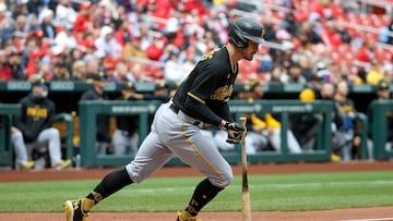 ST. LOUIS, MO - APRIL 16: Bryan Reynolds #10 of the Pittsburgh Pirates hits a sacrifice fly during the first inning at Busch Stadium on April 16, 2023 in St. Louis, Missouri.   Scott Kane/Getty Images/AFP (Photo by Scott Kane / GETTY IMAGES NORTH AMERICA / Getty Images via AFP)