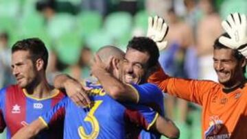El Levante se lleva un duelo de ''Champions'' y es líder
