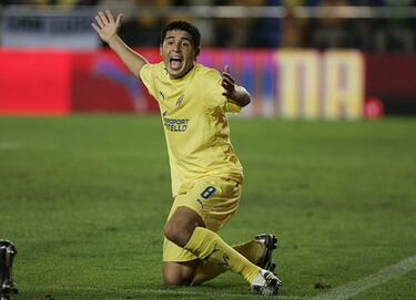 Es el icono del Villarreal. Uno de los mejores centrocampistas de la historia. En el Villarreal jugó su mejor fútbol, en un equipo hecho para él. Verlo jugar con la pelota pegada al pie y regatear una y otra vez, es algo inolvidable para los seguidores amarillos. Su visión de juego, sus disparos y el balón parado (ponía la pelota donde quería), era otras de sus armas. Salió mal del club, con cierta controversia con el club y el técnico Manuel Pellegrini. 

