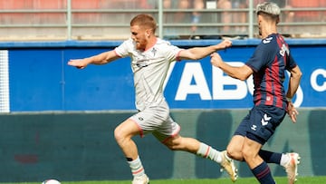 Carlos Vicente, en una jugada ante el Eibar.