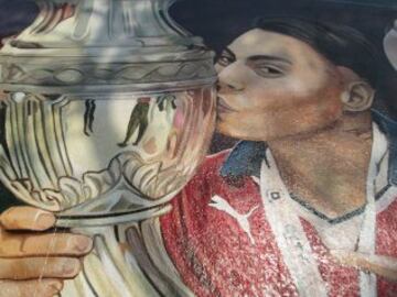 José Luis Madrid, artista de la comuna de Quilicura, decidió inmortalizar la imagen de Gary Medel, Alexis Sánchez, Eduardo Vargas y Arturo Vidal en un mural como un homenaje al logro de la Copa América conseguida hace meses.