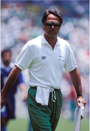 Mejía Barón fue el encargado de la Selección Mexicana en la Copa del Mundo de 1994 y tras terminar dicho ciclo, se mantuvo en la Liga MX con los equipos de Atlante, Tigres, Puebla y Pumas. Ahora mismo trabaja como auxiliar técnico de Ricardo Ferretti.