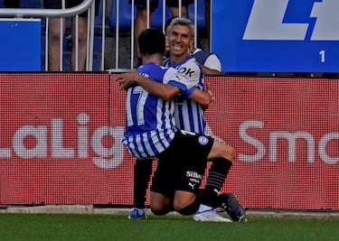 La pizarra de Luis García destrozó al Huesca. Tanto el gol de Tenaglia (comentado antes), como el de Alkain, llegaron a balón parado. El centrocampista abrió el marcador en un córner lanzado por bajo por Salva Sevilla, con un trallazo que se alojó en la meta por el palo izquierdo de Andrés Fernández.