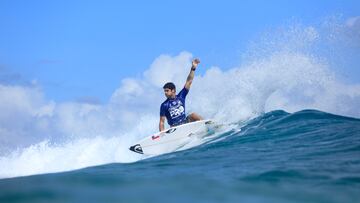 Surfista chileno brilla en el extranjero: ¡campeón en República Dominicana!