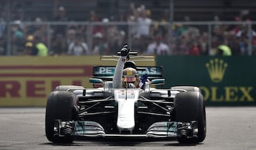 Hamilton gana su cuarto título de Fórmula 1 en el GP de México, con su peor posición de año y a falta de dos carreras para que termine el Mundial. 