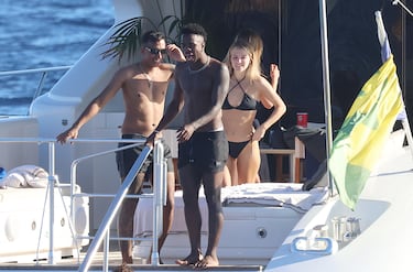 Vinicius y Militao disfrutaron, junto con sus acompañantes, de unos días en el mar Mediterráneo.