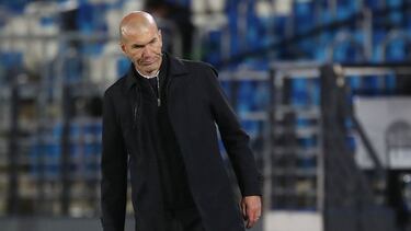 Soccer Football - La Liga Santander - Real Madrid v Sevilla - Estadio Alfredo Di Stefano, Madrid, Spain - May 9, 2021 Real Madrid coach Zinedine Zidane during the match REUTERS/Susana Vera