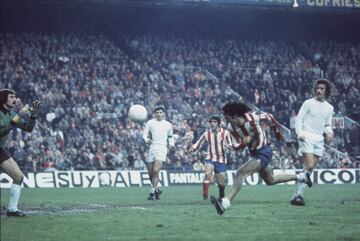 El Atlético se medía al Real Madrid en la jornada 16 de la Liga. Los rojiblancos ganaron 4-0 con Rubén Cano (2), Panadero y Bermejo como goleadores. 
 
