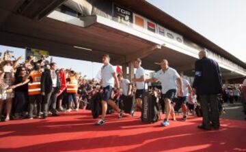 Llegada de los equipos al campo.