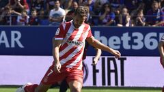 Stuani marca de penalti. 