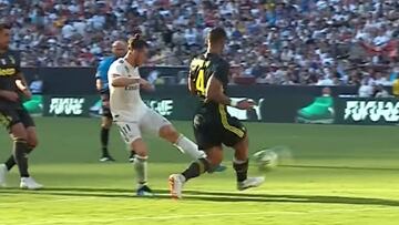 Viene de la chilena del siglo y su siguiente tanto es esta barbaridad: Bale de golazo en golazo...