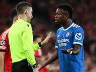 The referee stopped the game in dramatic circumstances after Vini Jr scored to put his side 0-1 up.