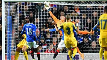 Rangers' Scottish goalkeeper Allan McGregor (C) makes a save during the UEFA Europa League Group G football match between Rangers and Porto at Ibrox Stadium in Glasgow, Scotland on November 7, 2019. (Photo by ANDY BUCHANAN / AFP)