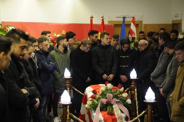 El estadio de El Molinón acoge hoy el funeral por Enrique Castro " Quini ", exjugador del Sporting, con las tribunas abiertas al público