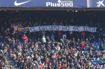 El estadio Vicente Calderón acogió el entrenamiento ante sus aficionados.