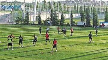 La selección de 'Diamante Negro' Uribe llegó ayer a la capital y ya prepara el doble desafío ante Ecuador.