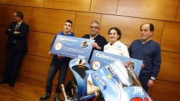 Ana Carrasco y Maverick Viñales, en un acto promocional.