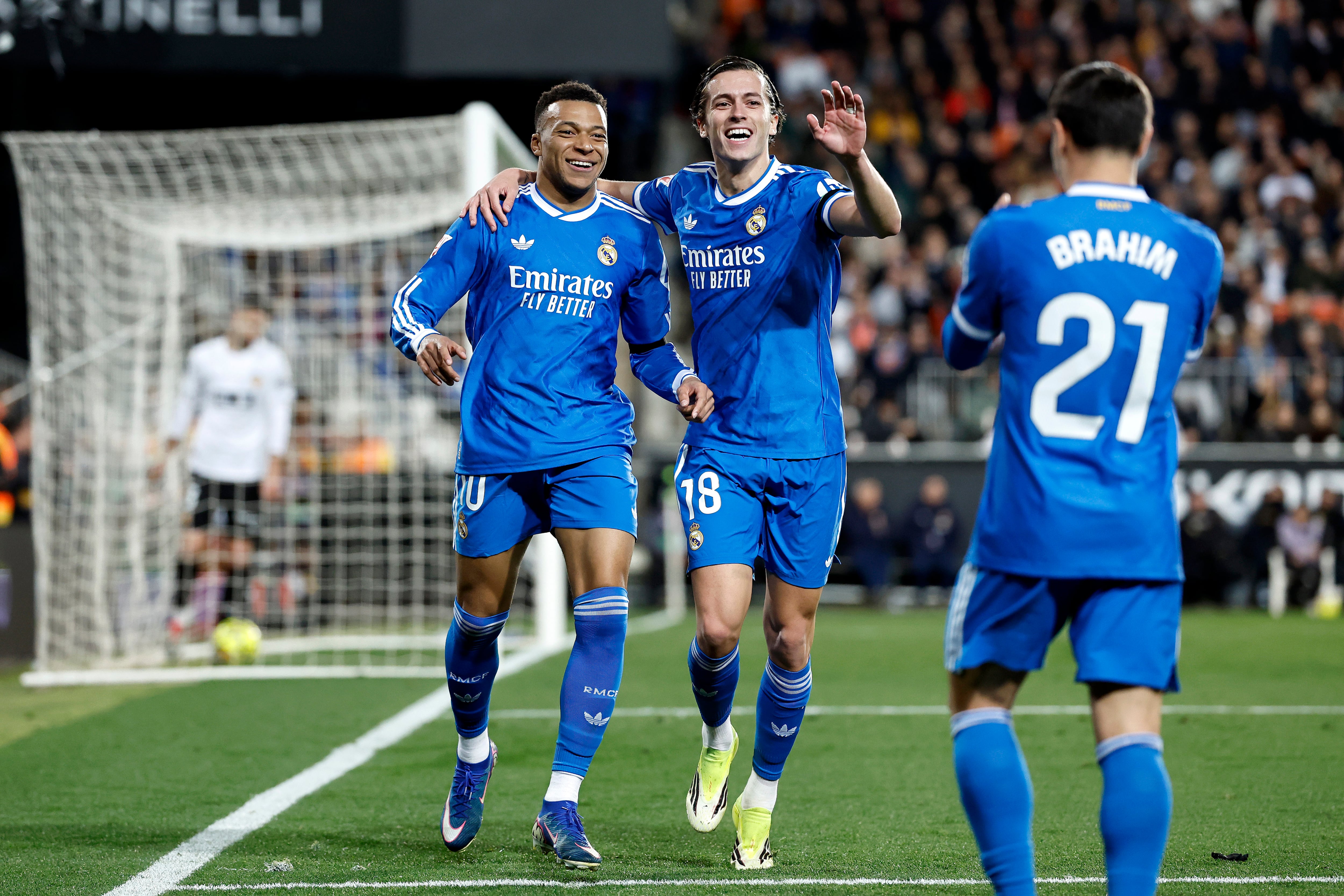 Las imágenes de los goles que decidieron un partido gris en Mestalla