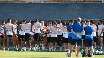 La plantilla se ejercita en Paterna con Guedes y sin Soler.