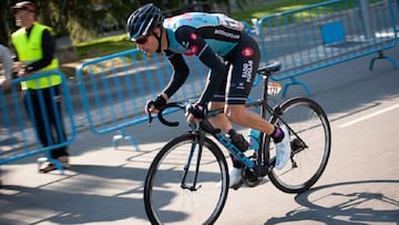 Óscar Pelegrí compite con el maillot del Radio Popular - Boavista.