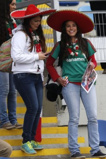 Las mujeres se robaron la atención en el México-Ecuador.