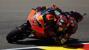 MotoGP - German Grand Prix - Sachsenring, Hohenstein-Ernstthal, Germany - June 19, 2022 Red Bull KTM Ajo's Augusto Fernandez in action during the Moto2 race REUTERS/Lisi Niesner