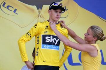 Christopher Froome de amarillo.